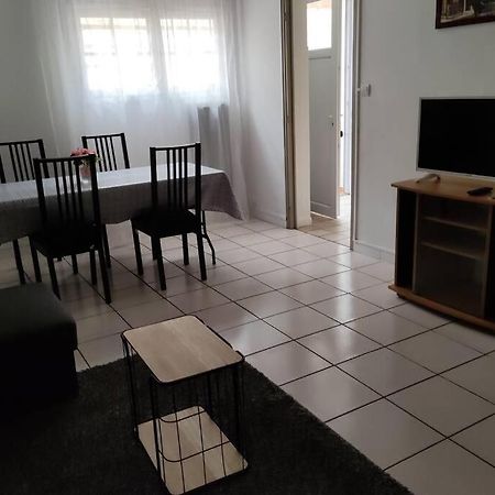 Appt En Bas De Villa, Petit Exterieur, 1 Place De Parking 쿠어스 외부 사진