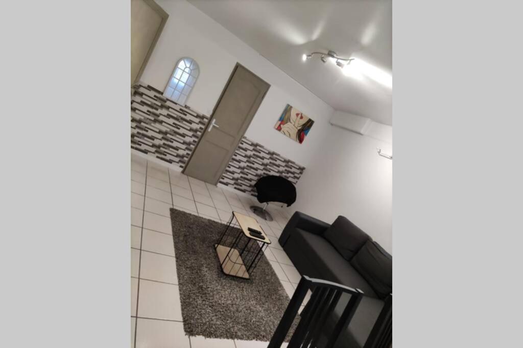Appt En Bas De Villa, Petit Exterieur, 1 Place De Parking 쿠어스 외부 사진